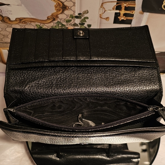 Gucci Calfskin Bilfold Leather Wallet - Picture 9 of 13